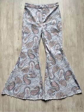 NWOT Super Flare High Rise Bell Bottom Jeans Paisley Print Stretch Fit Size 31